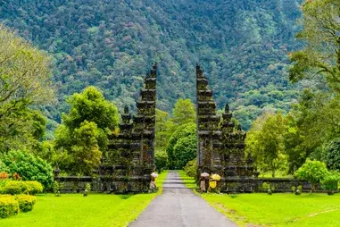 03 Star October Umrah package with Bali
