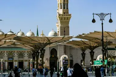 04 Star 10 Nights April Umrah Packages